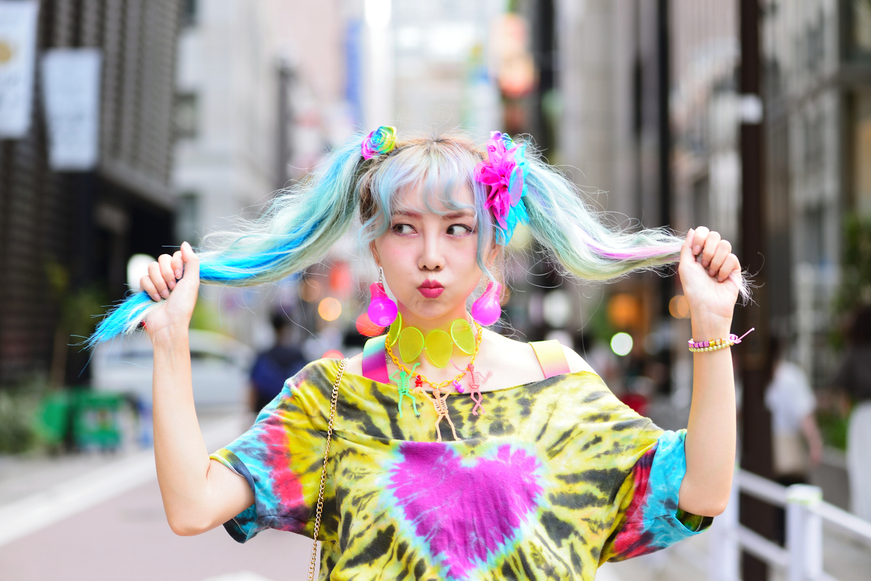 bold expressive fashion street style