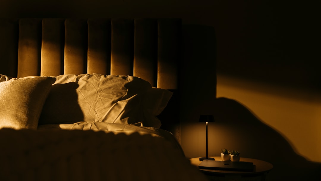 Cozy bedroom lighting ambiance