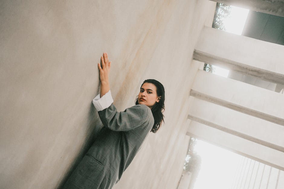 Structured shoulder blazer street style