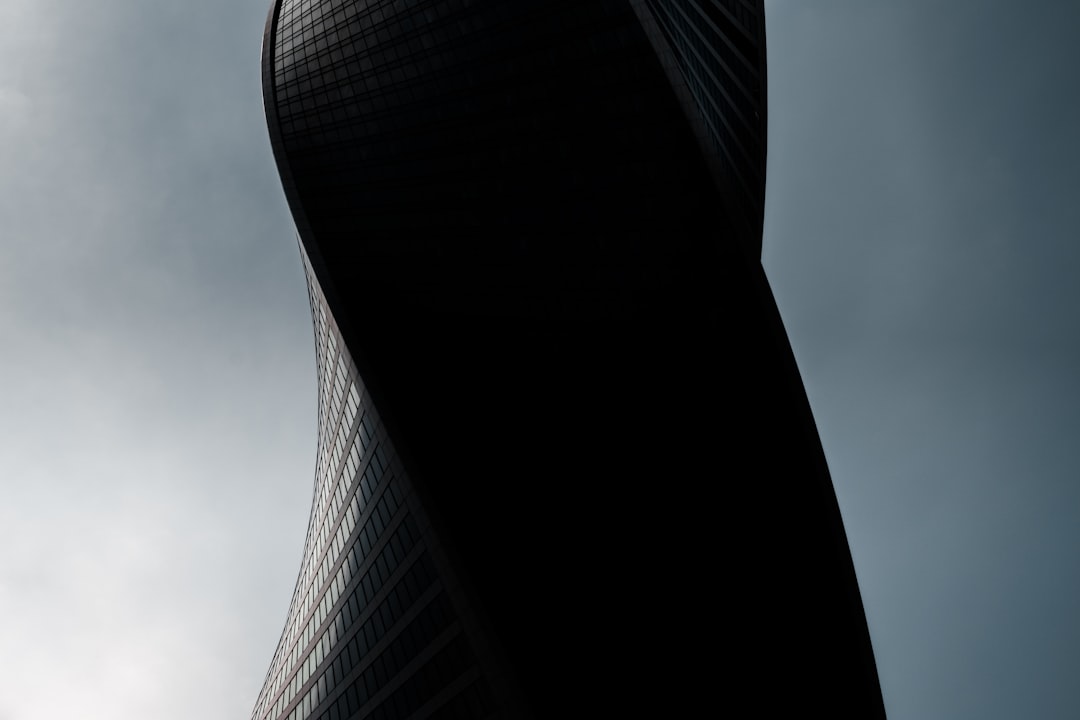 Sculptural dress with voluminous sleeves