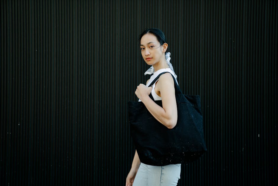 Structured raffia tote city