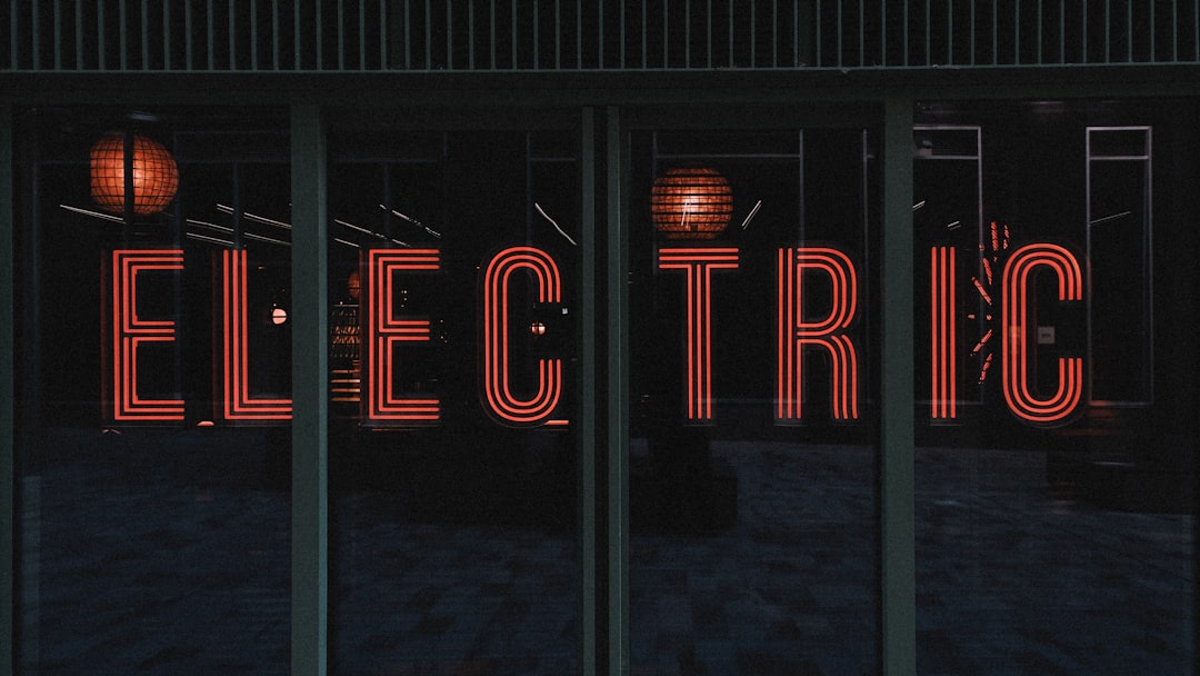 Soft-Tailored Trousers: April 2026’s Effortless Design Direction