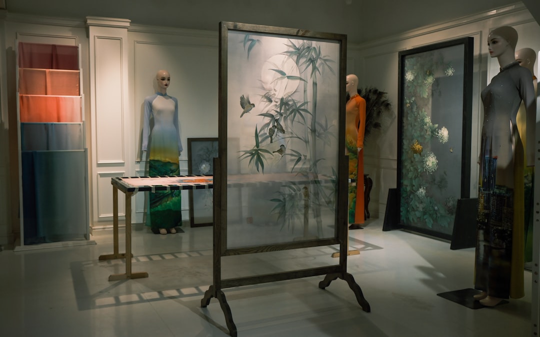 Transparency Panels: Spring 2026’s Alluring Silhouette Secret